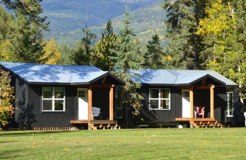 Clearwater Cabina | River's Edge Retreat | Quartz Glamping Cabin