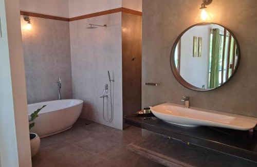 Hikkaduwa Hotel | River Shades Hotel