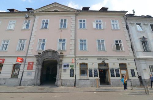Ljubljana Old Town Apartamento | RIVER SIDE CENTRAL MARKET - Eclipse superior apartment