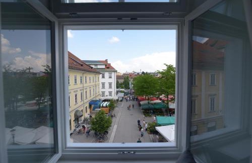 Ljubljana Old Town Apartamento | RIVER SIDE CENTRAL MARKET - Eclipse superior apartment
