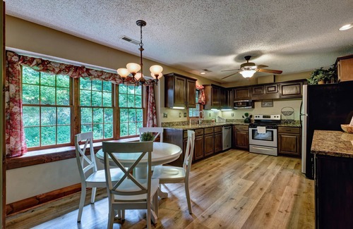 Sapphire Casa | River Song, A Delightful Mountain Retreat