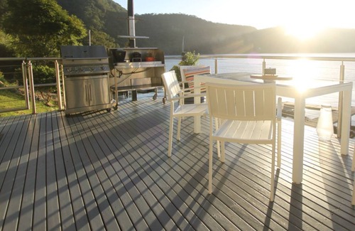Bar Point Casa | spring specials .DYARUBBIN. fireside living HAWKESBURY RIVER spectacular views
