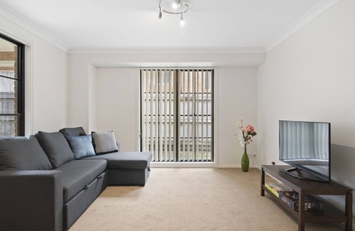 Central Coast Casa | River St Retreat - level modern home, picturesque outlook over Erina Creek
