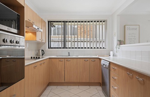 Central Coast Casa | River St Retreat - level modern home, picturesque outlook over Erina Creek