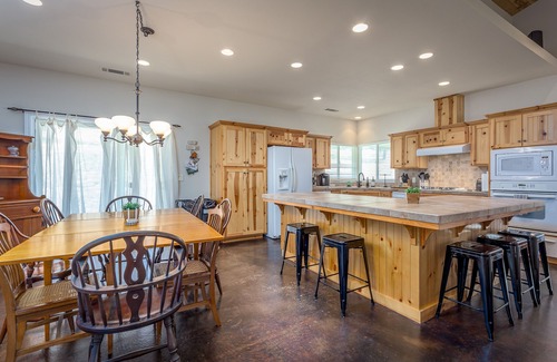 Three Rivers Casa | River Trail House - River and 4 Bedrooms