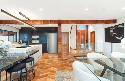 Bonnet Bay Casa | River Valley House - Family and Pet Friendly Designer Stay