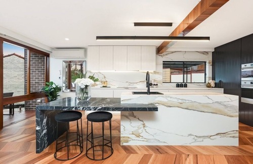 Bonnet Bay Casa | River Valley House - Family and Pet Friendly Designer Stay