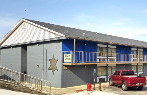Fort Smith Hotel | River Valley Inn and Suites By Belvilla