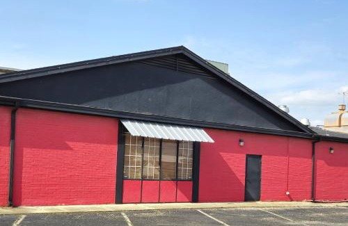 Fort Smith Hotel | River Valley Inn and Suites By Belvilla