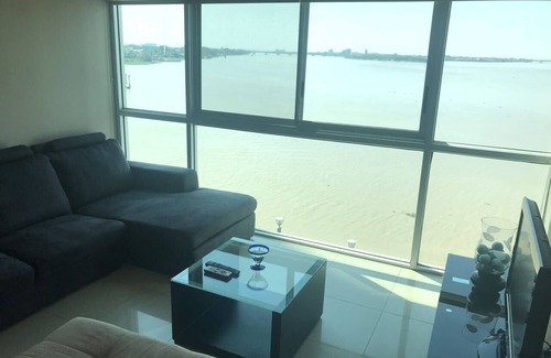 Las Peñas Apartamento | Apartamento con vista al río Puerto Santa Ana