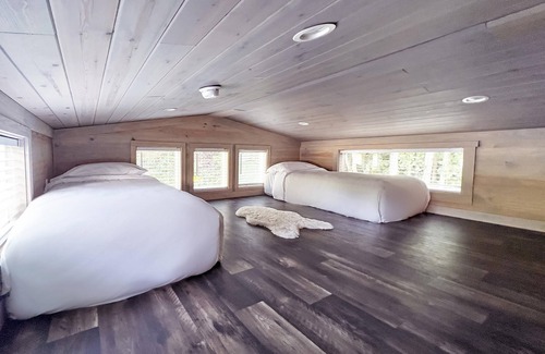 Arden Chalet De Esquí | River View Cabin with Hot Tub