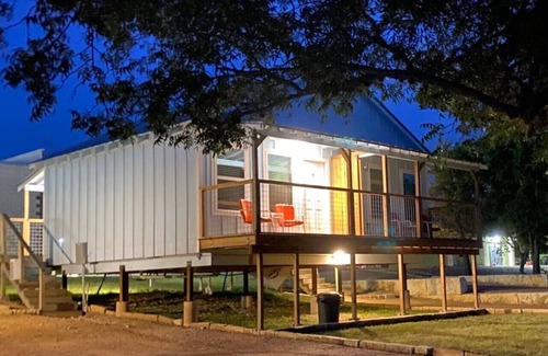 Kerrville Cabina | River View Deluxe King Cabin #19