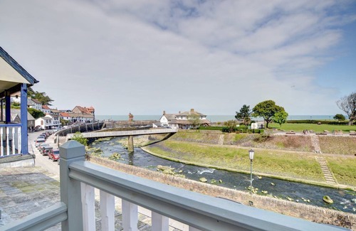 Lynmouth Cabaña | River View