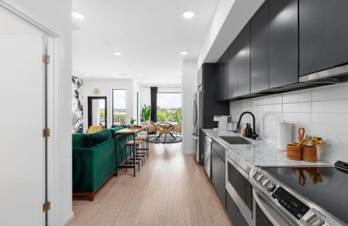 North Capitol Casa | River View High-End Condo with Private Patio and FREE Parking