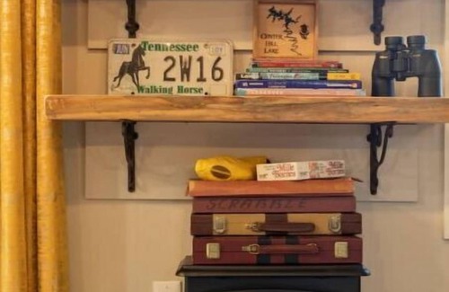 Sparta Cabina | River View Hot Tub Getaway Near Waterfalls, Hiking, Kayaking & Breweries