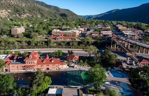 Glenwood Springs Casa | River View, Hotel Maxwell Anderson, Bar, Pet-Friendly, Close to Train Station