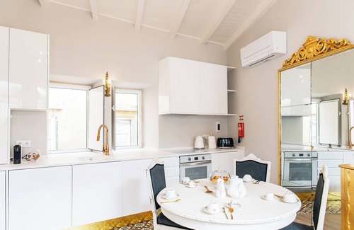 Santo Estevao Casa | River view Portuguese Soul with terrace in picturesque Alfama, sleeps 7