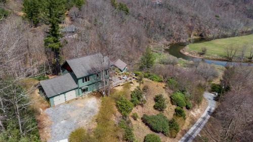 Boone Casa | River View Retreat