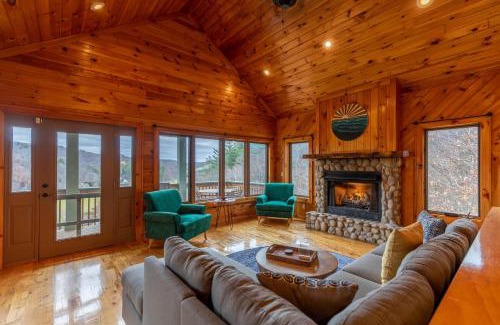 Boone Casa | River View Retreat