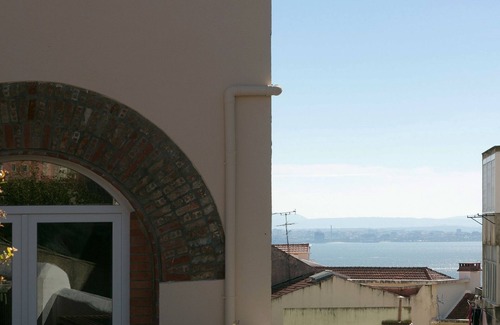 Santa Engracia Apartamento | River View Studio w/ Terrace by LovelyStay