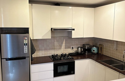 Noida Apartamento | RIVER VIEW stunning apartment. Metro Station 3 mins walk away