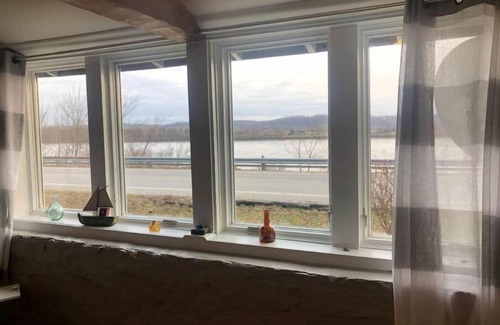 Madison Casa | River Views from Every Room! Clean, Newly Remodeled, Full Kitchen