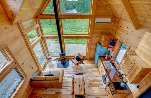 Ellsworth Cabina | River Views | Private Hot Tub | The Willow Cabin