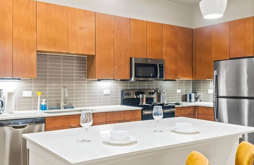 King William Apartamento | River Walk Luxury: 2BR Apt | River Views+Pool+Gym