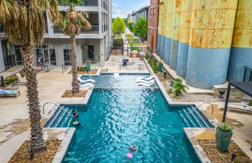 King William Apartamento | River Walk Luxury: 2BR Apt | River&Pool Views+Gym
