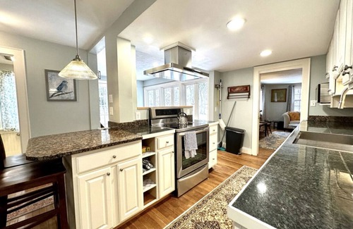 South Eliot Casa | River walk private woods perennial gardens patio and grill 4 bedrooms 2 bathroom