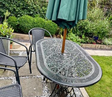 Shrewsbury Casa | River walk . Shrewsbury.Shropshire.With parking.