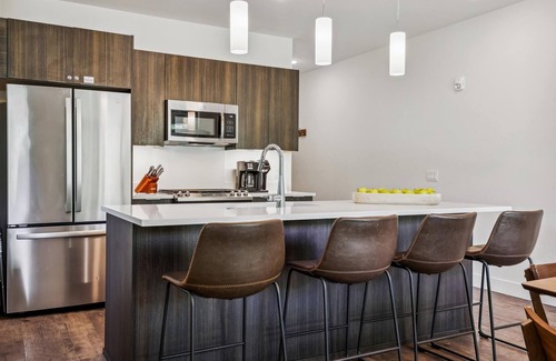 Willow Grove Condominio | River West 814-Experience comfort & adventure. A spacious condo with stunning mountain views.