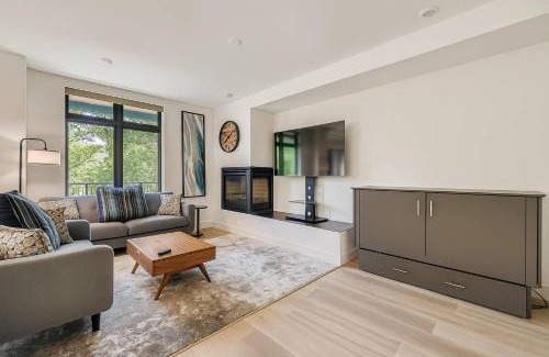 Willow Grove Casa | River West 822