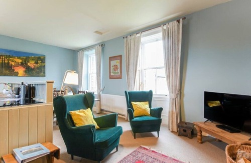 Alnmouth Cabaña | RIVERBANK COTTAGE, pet friendly, with open fire in Alnmouth