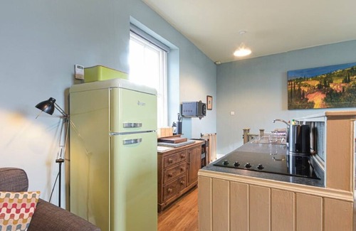 Alnmouth Cabaña | RIVERBANK COTTAGE, pet friendly, with open fire in Alnmouth