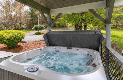 Jefferson Casa | Riverbank Retreat
