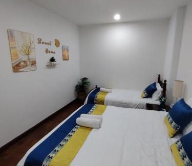 Kampung Surabaya Apartamento | RIVERBANK SUITE with riverfront mountain DUN view