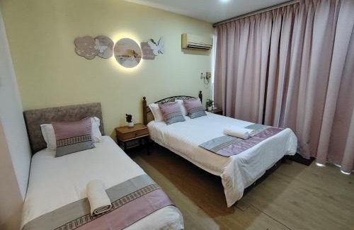 Kampung Surabaya Apartamento | RIVERBANK SUITE with riverfront mountain DUN view