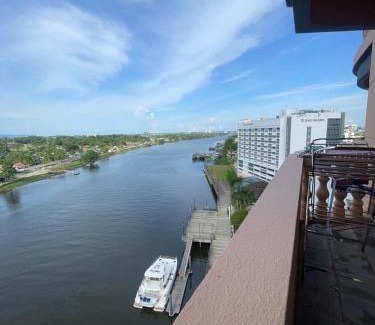 Kampung Surabaya Apartamento | Riverbank suites 1008