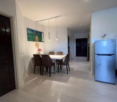 Kampung Surabaya Apartamento | Riverbank suites waterfront