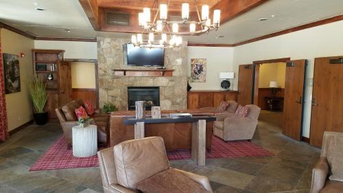 Four O'Clock Casa | Riverbend 219