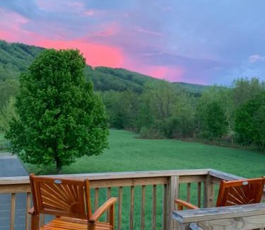 Charlemont Apartamento | Riverbend Berkshire East Basecamp