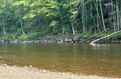 Charlemont Apartamento | Riverbend berkshire east basecamp