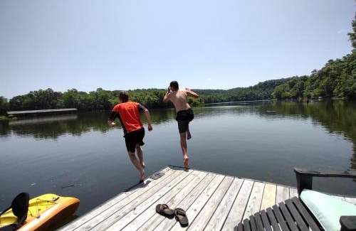 Crane Hill Casa | Riverbend Ranch for Family Fun on Smith Lake! Dogs welcome!