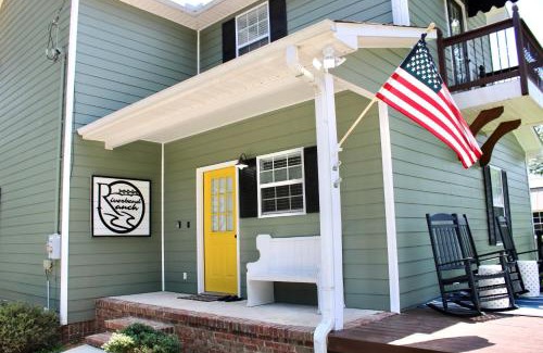 Crane Hill Casa | Riverbend Ranch for Family Fun on Smith Lake! Dogs welcome!