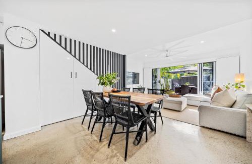 Noosa Heads Apartamento | Riverbreeze - Close to Hastings 3 bed AC Pool