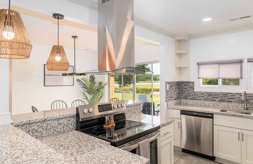 Portsmouth Casa | Rivercrest Retreat | River Front | 3 beds 2 baths