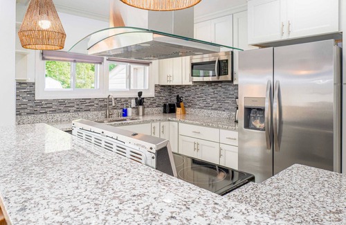 Portsmouth Casa | Rivercrest Retreat | River Front | 3 beds 2 baths