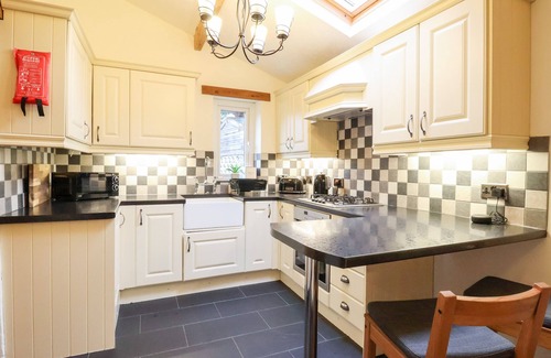 Rhuddlan Cabaña | RIVERDALE, pet friendly, character holiday cottage in Rhuddlan