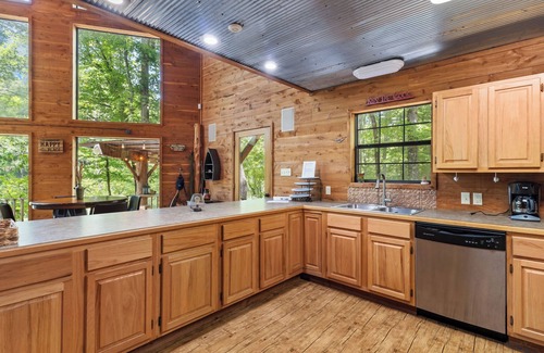 Murfreesboro Casa | Riverfront 3-bedroom house on 5 acres in Murfreesboro, near Crater Of Diamonds